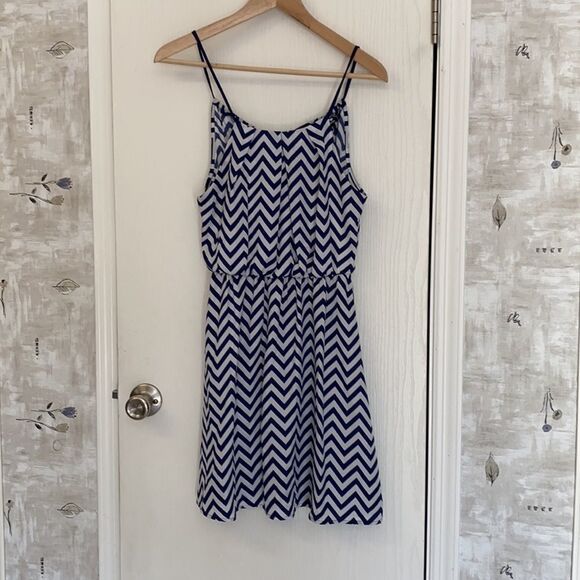 Sequin Hearts Dress - Picture 4 of 4